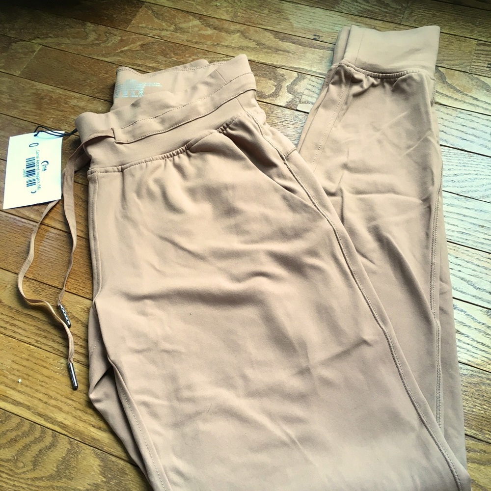Zyia Ascend Jogger Pants Camel NIP